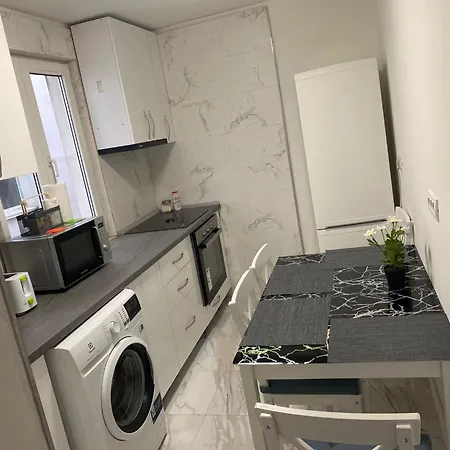 Apartment Downtown By The Sea- 2 Bdr