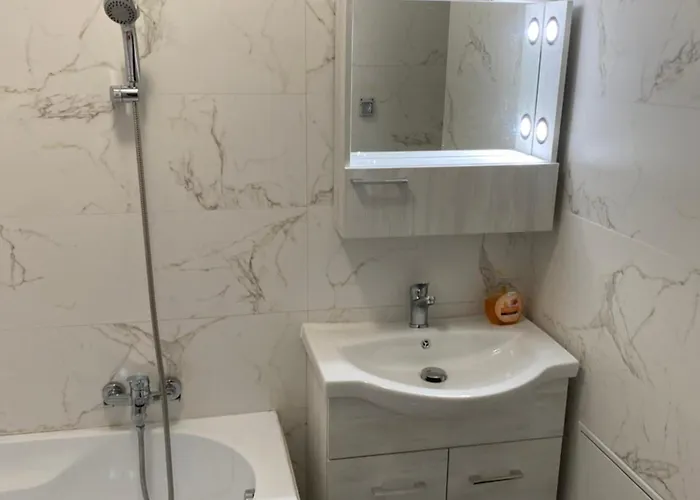 Downtown By The Sea- 2 Bdr * Bukarest