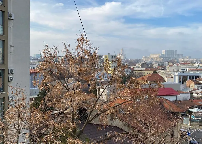 Downtown By The Sea- 2 Bdr Апартаменти