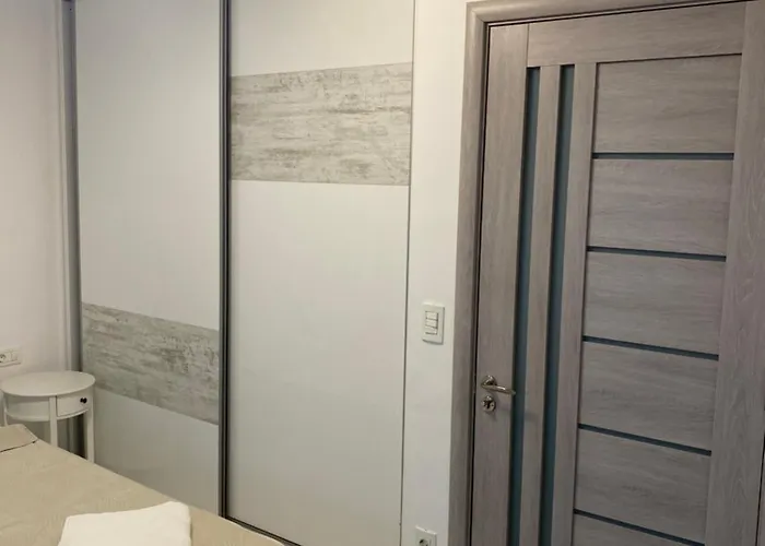 Апартаменти Downtown By The Sea- 2 Bdr Бухарест