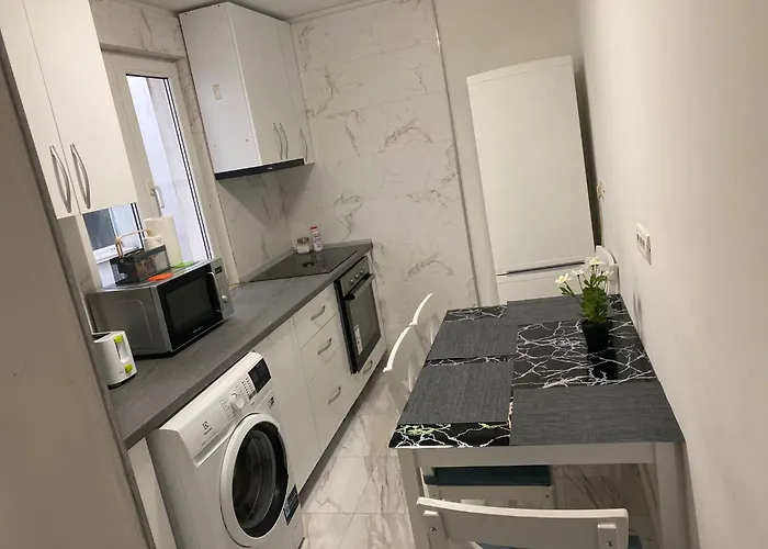 Downtown By The Sea- 2 Bdr Апартаменти Бухарест